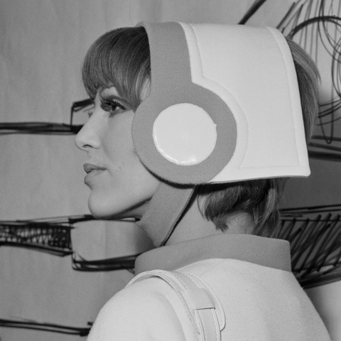 Ο Pierre Cardin σχεδίασε τις στολές για τα πληρώματα της Olympic Airways το 1969