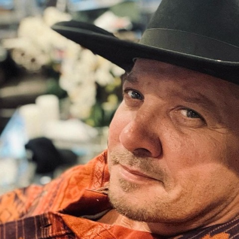 Τζέρεμι Ρένερ: Ο διάσημος ηθοποιός ανακοίνωσε ότι κυκλοφορεί μουσική εμπνευσμένη από το ατύχημα που παραλίγο να του κοστίσει τη ζωή.