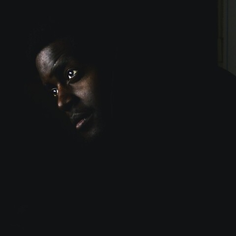 Ένας μαύρος άνδρας