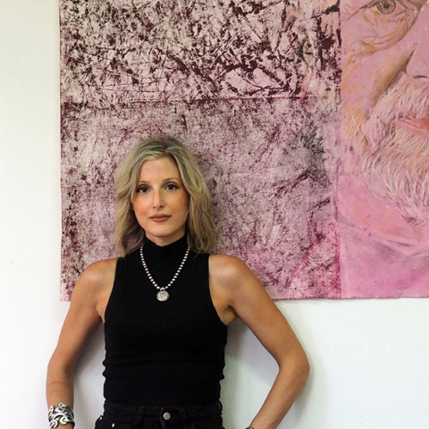 Προτζέκτορας: Μια συζήτηση με την εικαστικό Βίβιαν Χαλκίδη για την τέχνη ως μέσο έκφρασης κοινωνικών προβληματισμών.