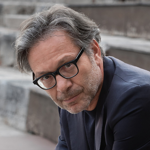 Ο Μάσσιμο Ρεκαλκάτι μιλάει στην Athens Voice με αφορμή το βιβλίο του «Τι απομένει από τον πατέρα;» (Εκδόσεις Κέλευθος)