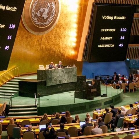 Την στάση της Ελλάδας στην ψηφοφορία για την έγκριση σχεδίου ψηφίσματος αραβικών χωρών στο πλαίσιο της Γενικής Συνέλευσης του Οργανισμού Ηνωμένων Εθνών εξηγούν διπλωματικές πηγές.