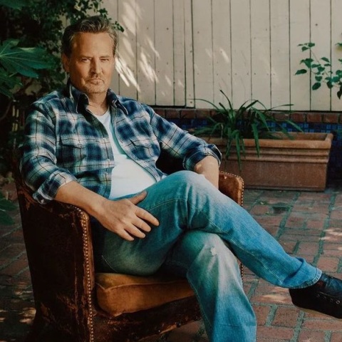 Μάθιου Πέρι: Η μάχη με τις εξαρτήσεις στα ναρκωτικά και το αλκοόλ - Έκανε πολλές απόπειρες να αποτοξινωθεί, έγραψε βιβλίο για τον κόσμο των καταχρήσεων.