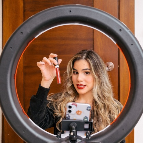 Υπουργείο Ανάπτυξης: Ξεκινά ελέγχους στους influencers για την προστασία των καταναλωτών από παραπλανητικές πρακτικές - Με τη συνδρομή ψηφιακών εργαλείων της ΕΕ