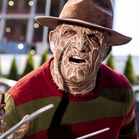 Το γάντι του Φρέντι Κρούγκερ πωλείται σε δημοπρασία αναμνηστικών από ταινίες και σειρές - Περισσότερα από 1800 σινεφίλ αντικείμενα στο σφυρί.