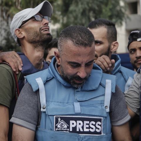 Ισραήλ - Χαμάς: Οι Δημοσιογράφοι Χωρίς Σύνορα προσέφυγαν στο Διεθνές Ποινικό Δικαστήριο για «εγκλήματα πολέμου» που διαπράχθηκαν κατά δημοσιογράφων.