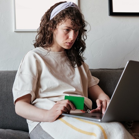 Meta: Η ευρωπαϊκή ρυθμιστική Αρχή Προστασίας Προσωπικών Δεδομένων απαγορεύει τη χρήση data για στοχευμένες διαφημίσεις - Διορία δύο εβδομάδων για λήψη μέτρων. 