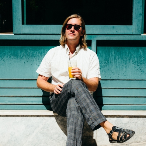 Ο τραγουδοποιός Jaakko Eino Kalevi μιλάει στην Athens Voice για τη μετακόμισή του από τη Φινλανδία στην Ελλάδα και το άλμπουμ «Chaos Magic» που εμπνεύστηκε από τη ζωή στην Αθήνα.