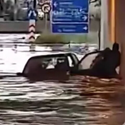 Κακοκαιρία στην Πάτρα: Γυναίκα εγκλωβίστηκε στο όχημά της