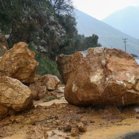 Κακοκαιρία «Π»: Προβλήματα κατολισθήσεων σε Κόνιτσα, Τζουμέρκα και Πωγώνι - Θυελλώδεις άνεμοι και χαλάζι στα Τρίκαλα - Κινητοποίηση της Πολιτικής Προστασίας.