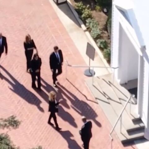 Μάθιου Πέρι: Κηδεύτηκε στο Λος Άντζελες - Οι συμπρωταγωνιστές του στα «Φιλαράκια» τον συνόδευσαν στην τελευταία του κατοικία.