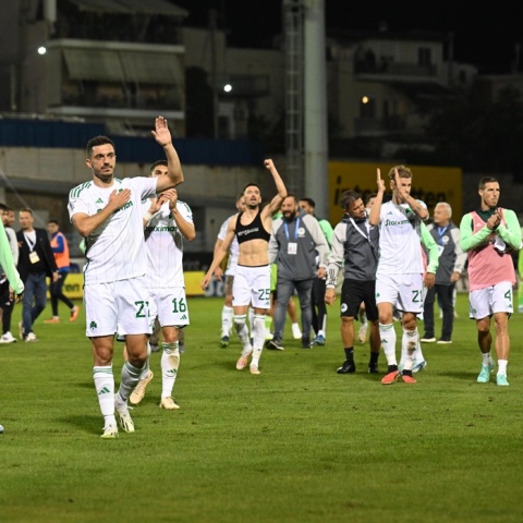 Παίκτες του Παναθηναϊκού μετά την αναμέτρηση με τη Λαμία για τη Super League