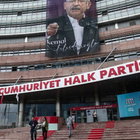 Τουρκία: Εκλέγει πρόεδρο το Ρεπουμπλικανικό Λαϊκό Κόμμα - Ποιοι διεκδικούν τα ηνία της πολιτικής δύναμης που εκφράζει την κεμαλική ιδεολογία.