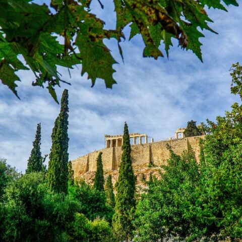 Καιρός: Βελτιωμένος τη Δευτέρα - Έως τους 28 βαθμούς Κελσίου η θερμοκρασία - Πού θα σημειωθούν τοπικές βροχές - Η πρόγνωση του meteo και της ΕΜΥ.