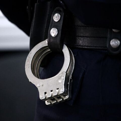 Κυψέλη: Συνελήφθη 46χρονος σε βάρος του οποίου εκκρεμούσε σωρεία καταδικαστικών αποφάσεων - Για συμμετοχή σε εγκληματική ομάδα, απάτες και πλαστογραφίες.