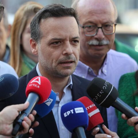 Χάρης Δούκας για δέντρα στα Εξάρχεια: «Να σταματήσει αμέσως η κοπή» - Παρέμβαση του εκλεγμένου δημάρχου Αθηναίων. 