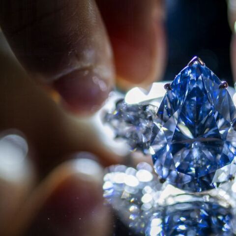 Bleu Royal: Για 41 εκατομμύρια ευρώ πωλήθηκε το αψεγάδιαστο μπλε διαμάντι - Κοσμεί δαχτυλίδι και είναι μοναδικό