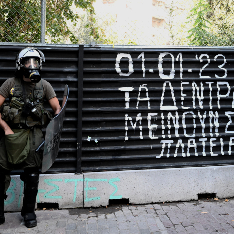 Κοπή δέντρων στα Εξάρχεια