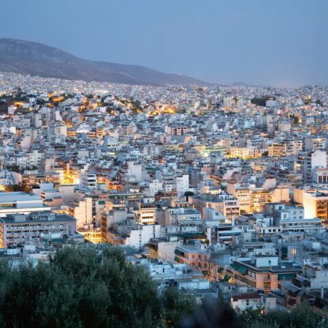Airbnb: Οι αλλαγές για την ρύθμιση της αγοράς των βραχυχρόνιων μισθώσεων