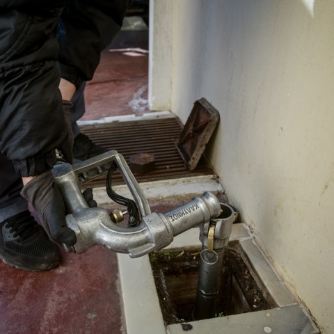 Αντλία για το γέμισμα πολυκατοικίας με πετρέλαιο θέρμανσης