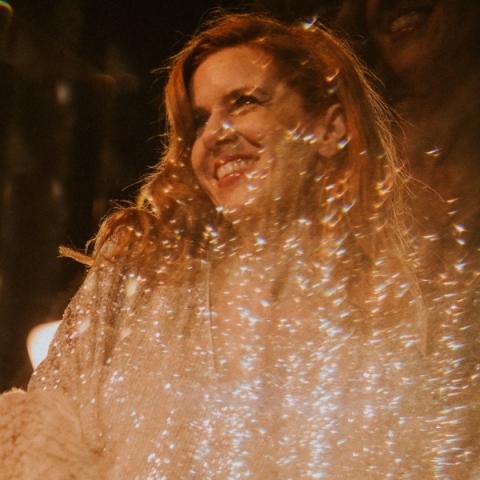 Let's get the party started: Η Lou is live στο Zebra 