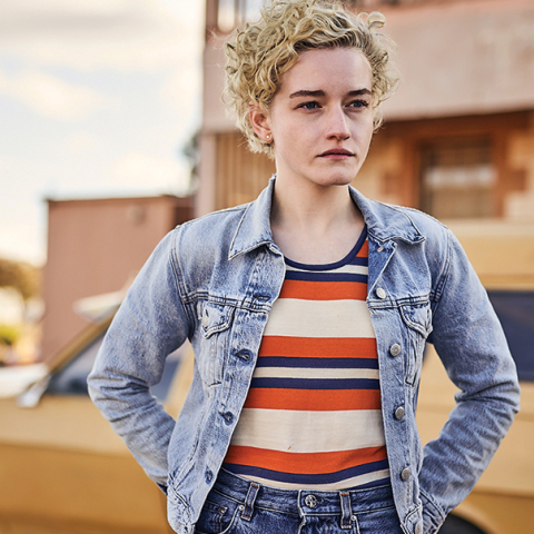 The Royal Hotel: Η ψυχολογία του τρόμου με μια αύρα από Σαμ Πέκινπα