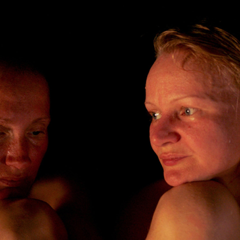 «Η αδελφότητα της καπνιστής σάουνας» σε ένα μαγικό εσθονικό δάσος