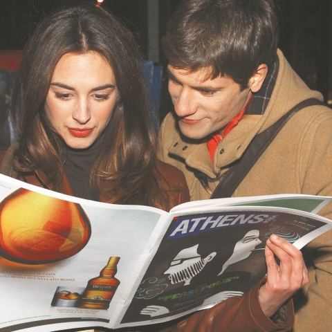 Σε Είδα: Η πρώτη φορά που η στήλη μίας εφημερίδας έγινε τηλεοπτική σειρά - Το σίριαλ που βασίστηκε στην ανατρεπτική στήλη της Athens Voice