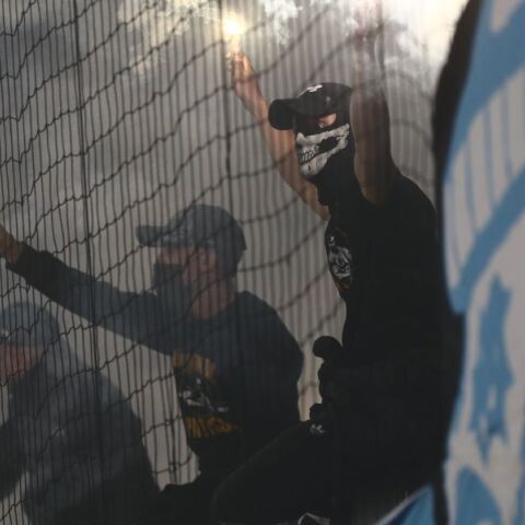 Πέντε άτομα συνελήφθησαν στη Νέα Φιλαδέλφεια πριν την έναρξη του αγώνα ΑΕΚ - Μαρσέιγ για το Europa League - Σχηματίστηκαν δικογραφίες.