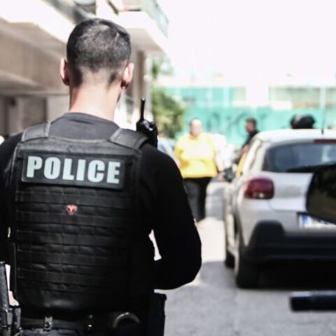 35χρονος μαχαίρωσε μέχρι θανάτου τον πατέρα του στο Περιστέρι - Κάλεσε ο ίδιος την αστυνομία για να συλληφθεί 