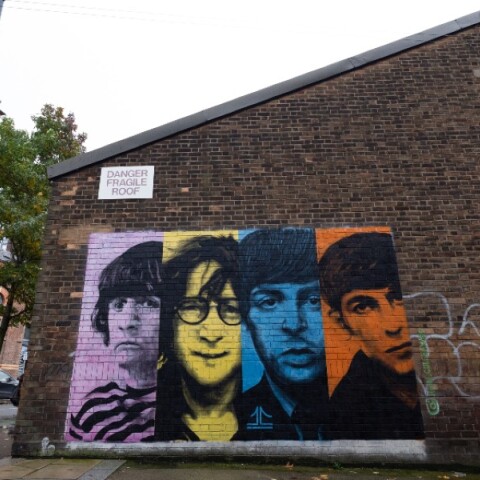 Στην κορυφή των τσαρτ, για πρώτη φορά έπειτα από 54 χρόνια, οι Beatles