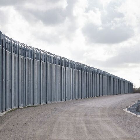 ΕΕ: H Κομισιόν θα χρηματοδοτήσει με 250 εκατ. ευρώ, την ενίσχυση των συστημάτων προστασίας των συνόρων, υποδοχής και ασύλου στην Ευρωπαϊκή Ένωση.