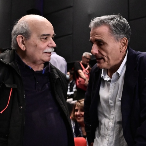 Αντιλαϊκιστές κατόπιν εορτής