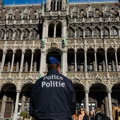 Βρυξέλλες: Σε συναγερμό οι αρχές μετά από προειδοποίηση για βόμβα σε σχολείο και στο πάρκο Λεοπόλντ - Υπό αστυνομική επίβλεψη οι μαθητές.