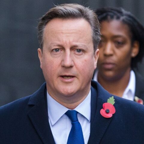 Βρετανία: Ο πρώην πρωθυπουργός Ντέιβιντ Κάμερον ορίστηκε υπουργός Εξωτερικών - Απρόσμενη επιστροφή στην πολιτική μετά το δημοψήφισμα του Brexit.