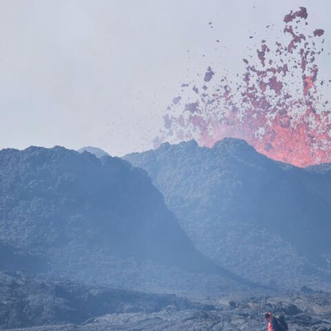 Χιλιάδες άνθρωποι εγκατέλειψαν τις εστίες τους, μπροστά στο ενδεχόμενο μιας ηφαιστειακής έκρηξης