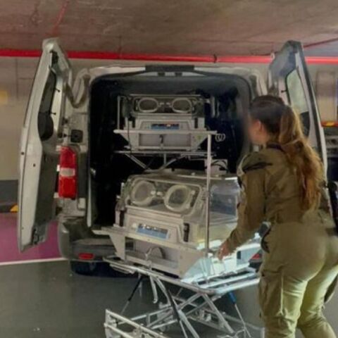 Γάζα: Οι ισραηλινές ένοπλες δυνάμεις ανακοινώνουν πως μεταφέρουν θερμοκοιτίδες για ενδεχόμενη απομάκρυνση νεογνών από το νοσοκομείο Αλ Σίφα.