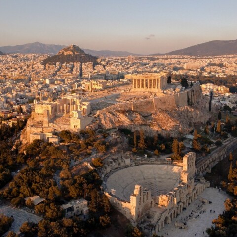 Το «μαύρο πρόβατο» άλλαξε: Τα εύσημα του ΔΝΤ και οι έπαινοι της Γερμανίας για την Ελλάδα