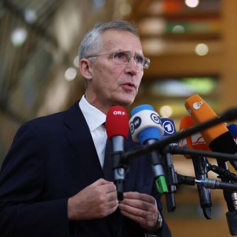 ΝΑΤΟ - Γενς Στόλτενμπεργκ: Η Ουκρανία πρέπει να επικρατήσει ως κυρίαρχο, ανεξάρτητο έθνος - Ευθύνη των συμμάχων να την υποστηρίξουν. 