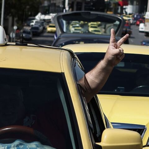 Απεργιακές κινητοποιήσεις των ταξί -Στάση εργασίας την Πέμπτη 16 Νοεμβρίου και 24ωρη την Τετάρτη 22 Νοεμβρίου - Αντιδρούν στο φορολογικό νομοσχέδιο.