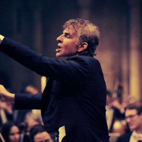 Ο Μπράντλεϊ Κούπερ πέρασε έξι χρόνια για να μάθει να διευθύνει ορχήστρα για μουσική έξι λεπτών - Υποδύεται τον Λέοναρντ Μπερνστάιν στην ταινία «Maestro».