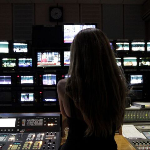 Eυρωβαρόμετρο: Οι Έλληνες επιλέγουν την τηλεόραση για την ενημέρωσή τους - Πώς κατατάσσουν οι Ευρωπαίοι τα ΜΜΕ όσον αφορά την αξιοπιστία.