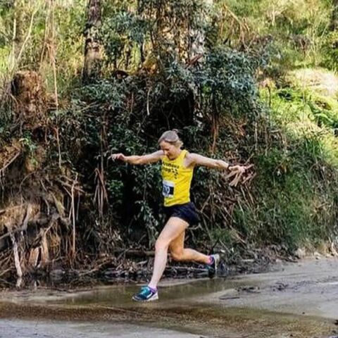 Υπερμαραθωνοδρόμος από τη Βρετανία μπήκε σε αυτοκίνητο για να ολοκληρώσει αγώνα 80 χιλιομέτρων - Αποκλεισμός 12 μηνών από τις αθλητικές διοργανώσεις.