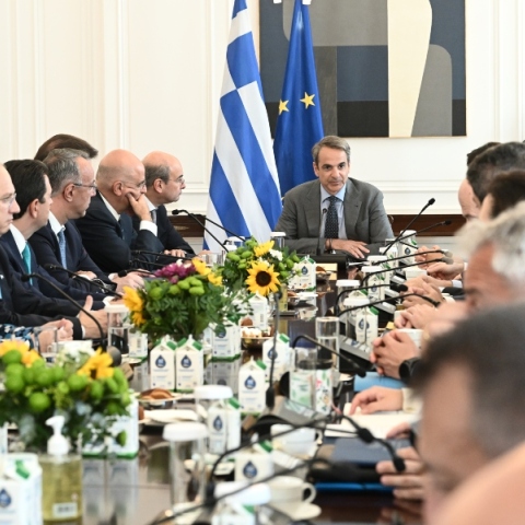 Η πραγματικότητα χτυπάει την πόρτα της κυβέρνησης