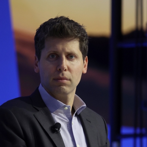 Sam Altman: Ποιος είναι ο guru της Τεχνητής Νοημοσύνης που απέλυσε η OpenAI και προσέλαβε η Microsoft