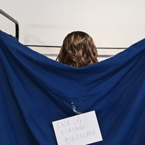 Δημοσκόπηση Metron Analysis: Προβάδισμα 25,6 μονάδων της ΝΔ έναντι του ΣΥΡΙΖΑ 