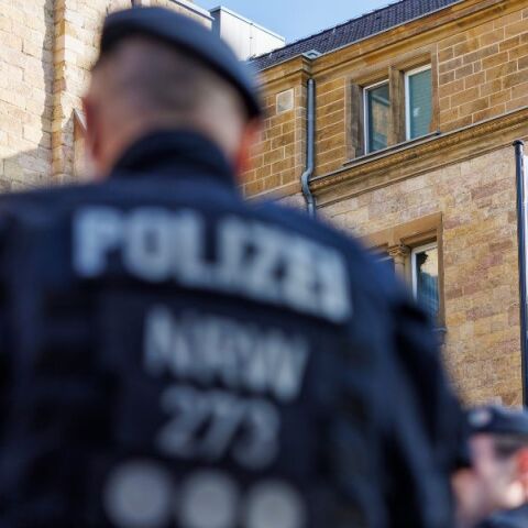 Γερμανία: Η αστυνομία στη Βαυαρία πραγματοποίησε εφόδους θέτοντας στο στόχαστρο αντισημιτικά σχόλια στα μέσα κοινωνικής δικτύωσης.