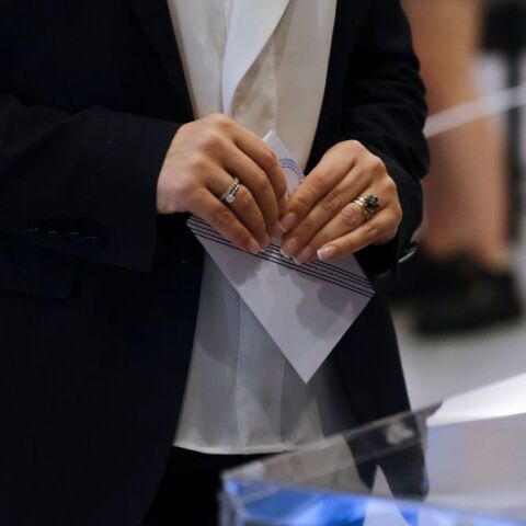 Δημοσκόπηση : Προβάδισμα 17,5 μονάδων για ΝΔ