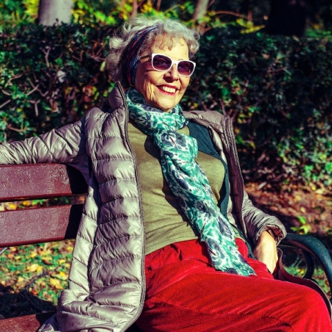 Άννα Δαμιανίδη: Συνέντευξη με τη συγγραφέα και δημοσιογράφο για το νέο της μυθιστόρημα «Δυο καλοκαίρια και μισό φθινόπωρο» (εκδόσεις Μεταίχμιο)