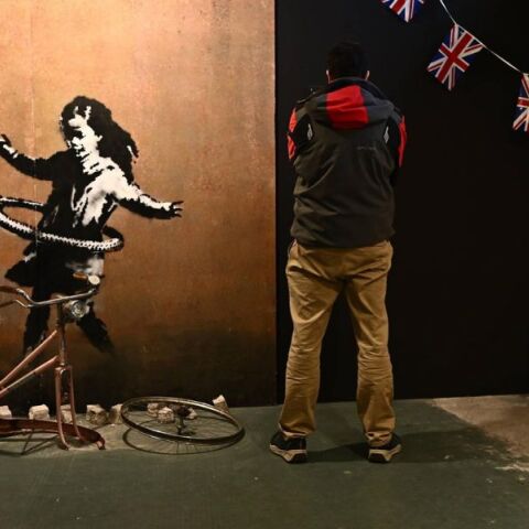 Banksy: Είχε αποκαλύψει το πραγματικό όνομά του σε συνέντευξη στο BBC το 2003 - Πλήθος εικασιών στο πέρασμα του χρόνου για την ταυτότητα του street artist.